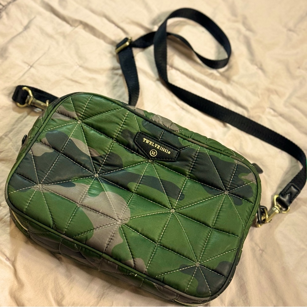 Twelve little diaper clutch !